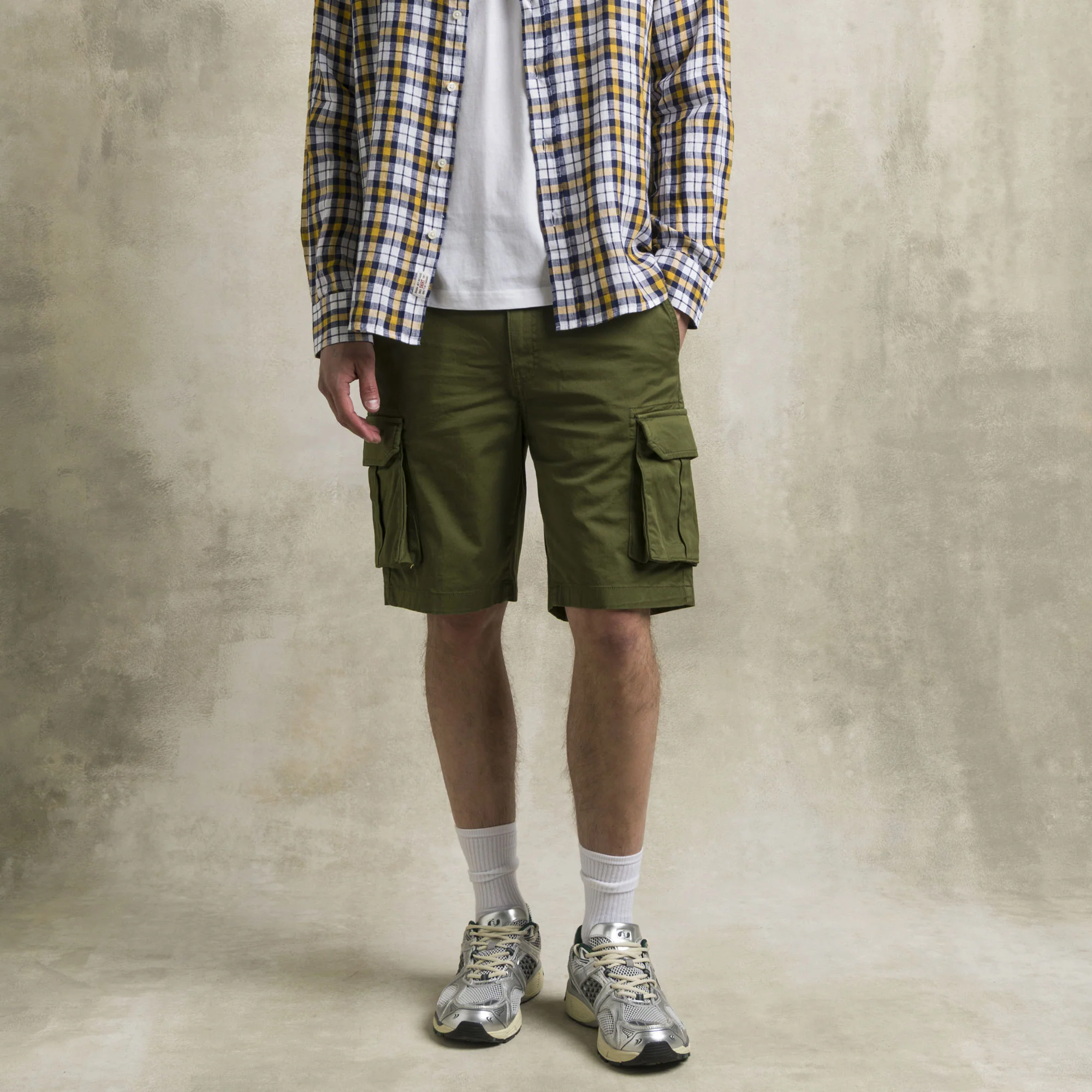 Bermuda cargo in gabardina stretch - Dark Olive - Image 6