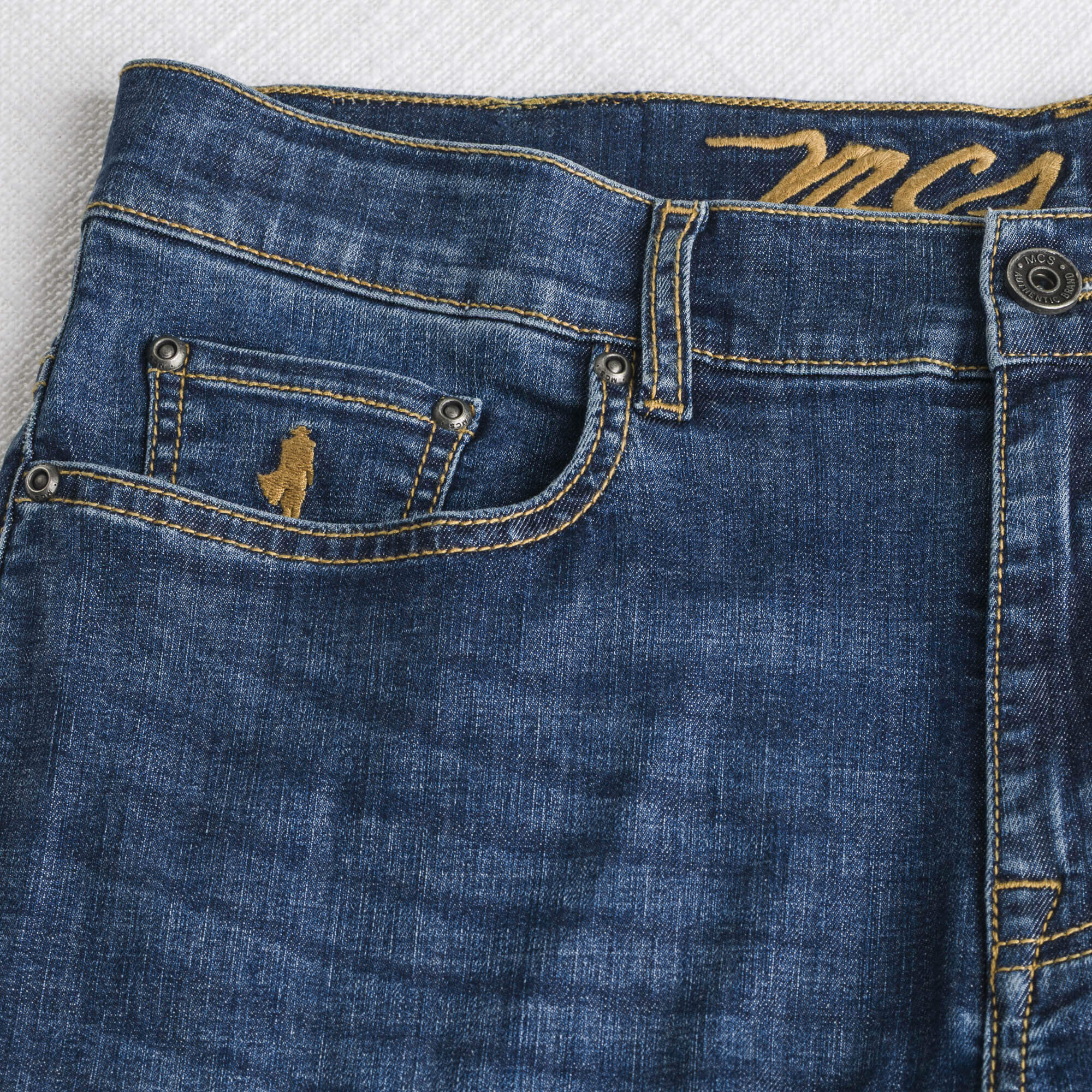 Jeans Leggero Essential Slim - Mid Blue - Image 3