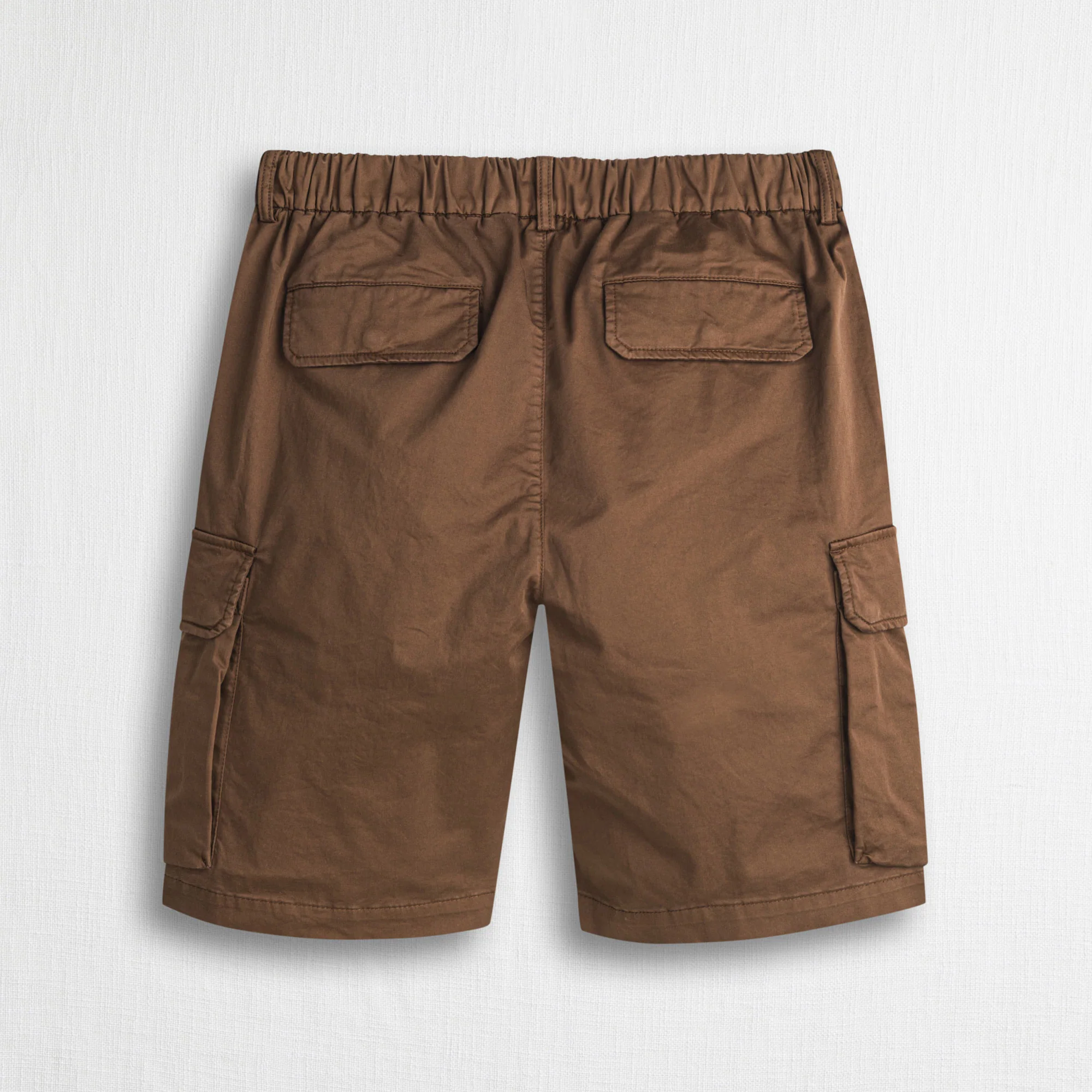 Pantaloncini cargo elasticizzati in raso di cotone - Cinnamon Brown - Image 3