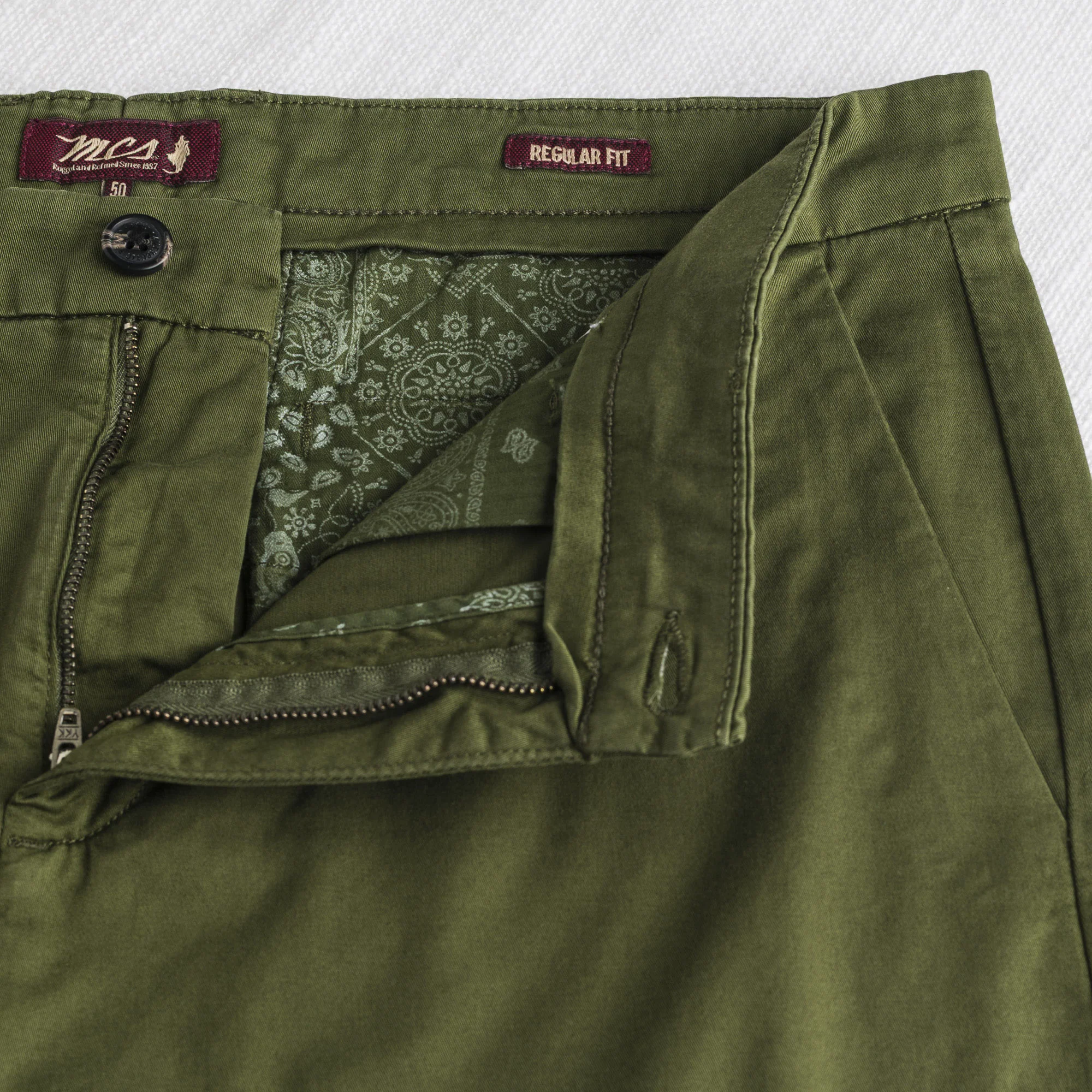 Pantalone chino corto in gabardina stretch - Dark Olive - Image 4