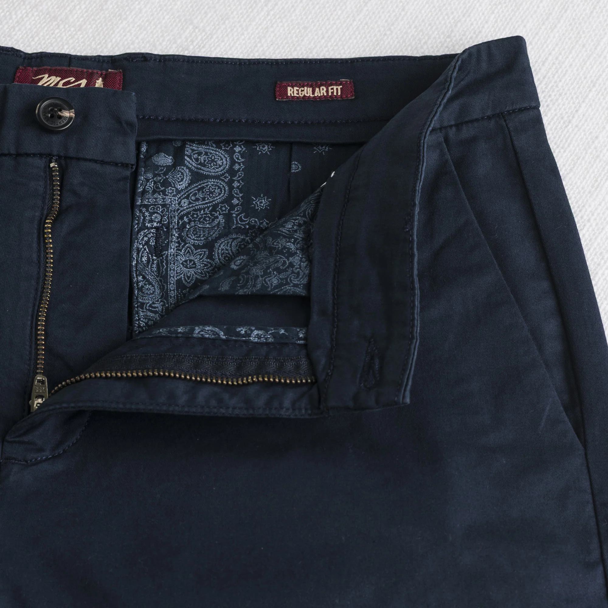 Pantalone chino corto in gabardina stretch - Navy Blue - Image 4