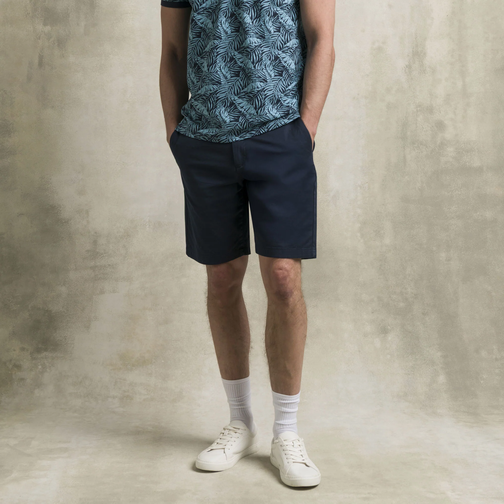 Pantalone chino corto in gabardina stretch - Navy Blue - Image 6