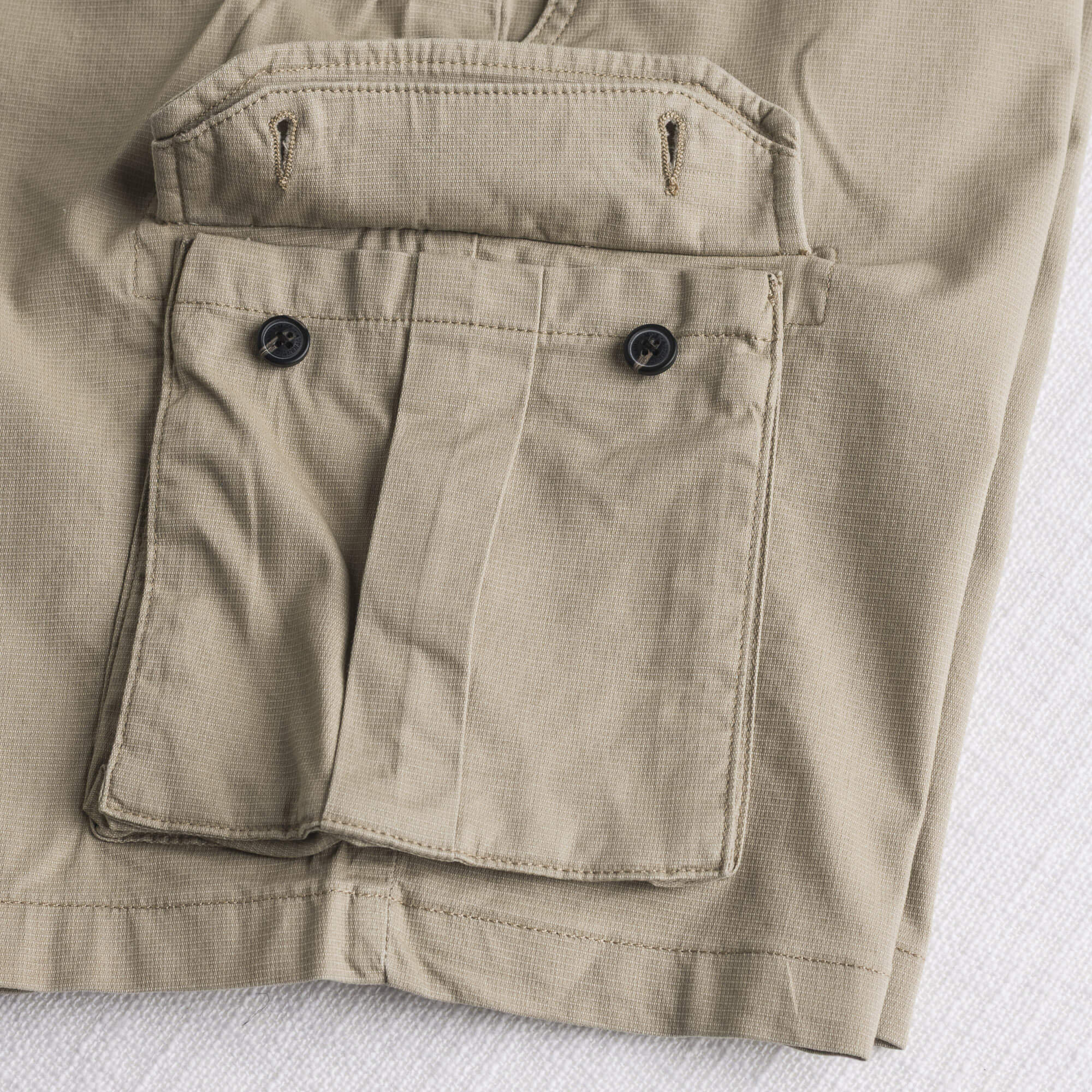 Pantaloni cargo corti in cotone stretch - Sand - Image 5
